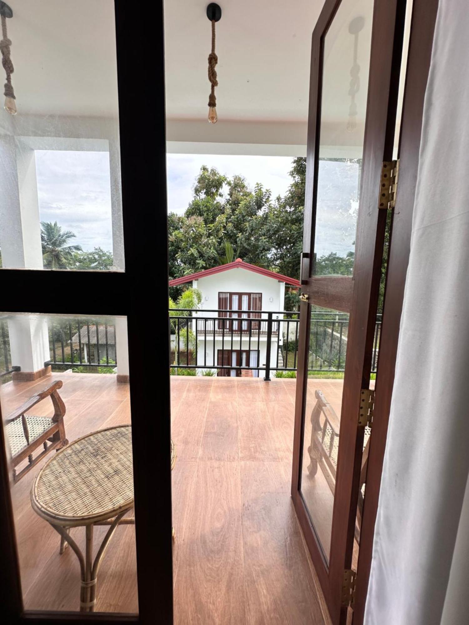 Finch Tangalle Luaran gambar